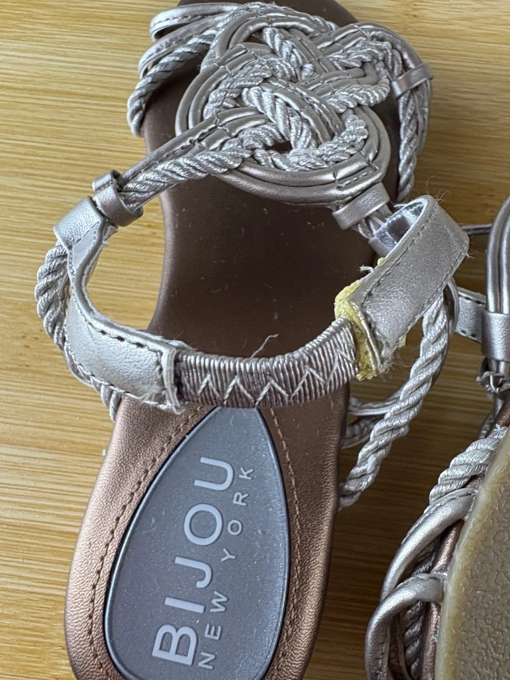 BIJOU New York Silver Braided Knot Detail Strappy Womens Sandals Like New Size 6